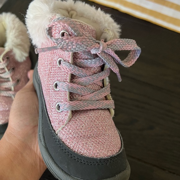 OshKosh Snow Boots - Picture 2 of 7